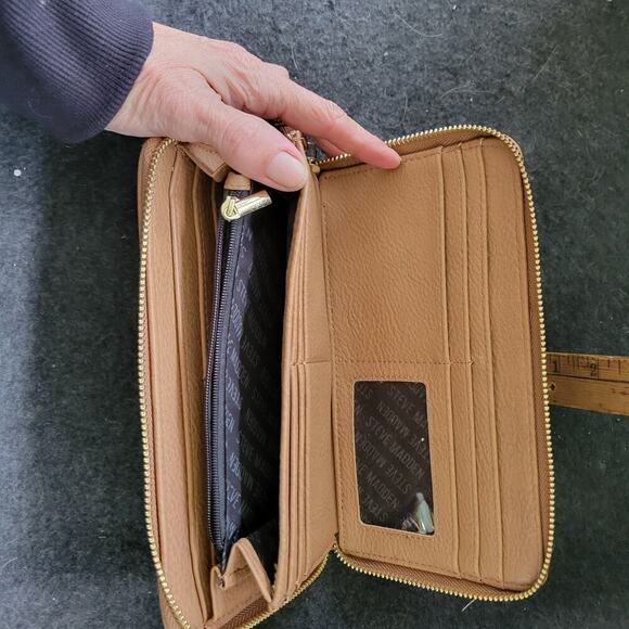 Steve Madden wallet‎ embossed tan - Picture 5 of 7